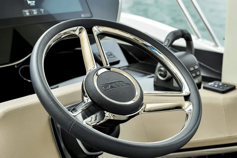 Slide: The Image of Galeon 560 FLY 2025 - 214