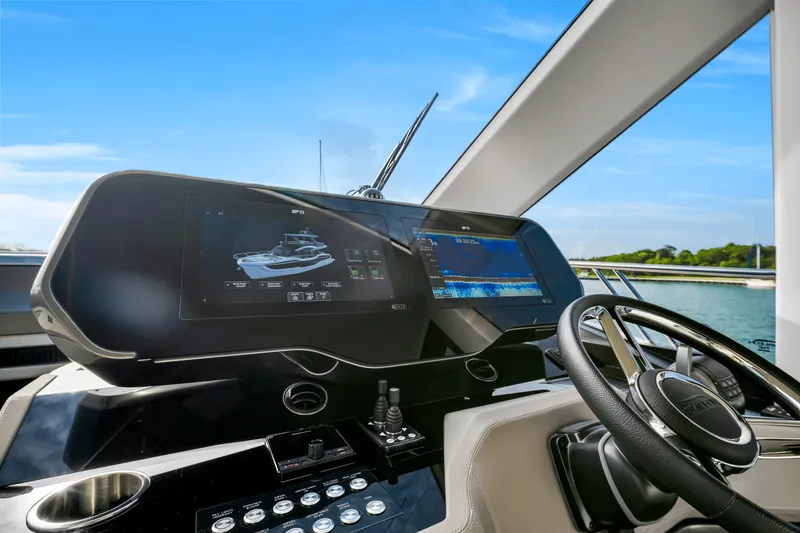 Slide: The Image of Galeon 560 FLY 2025 - 22