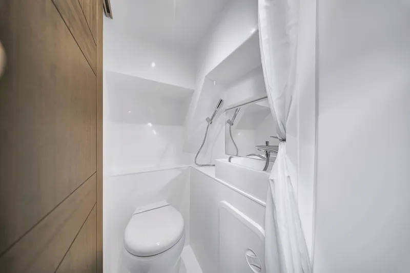 Slide: The Image of Galeon 560 FLY 2025 - 233