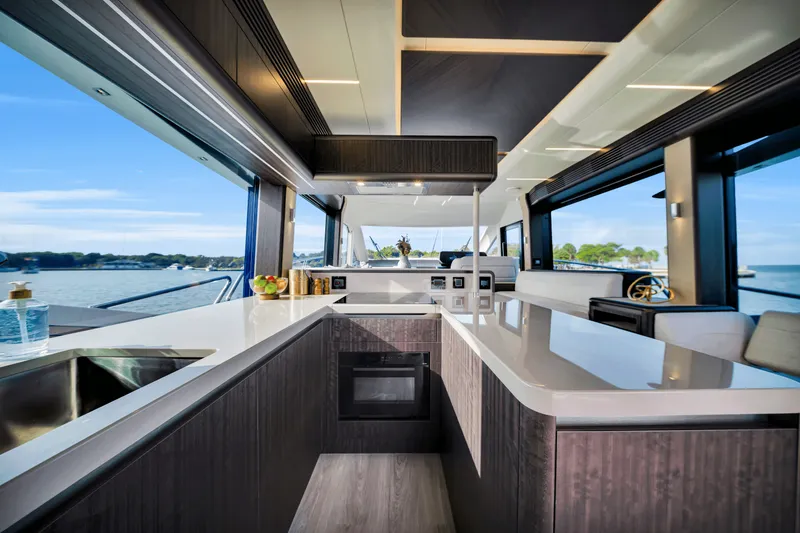 Slide: The Image of Galeon 560 FLY 2025 - 237