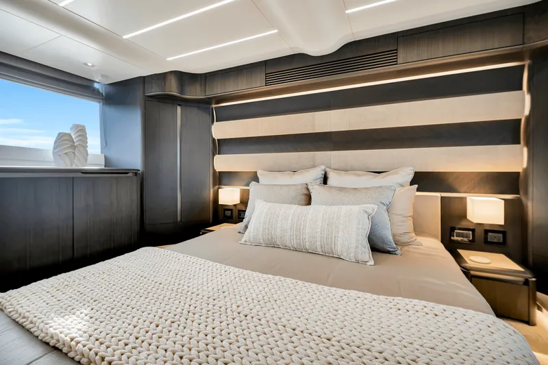 Slide: The Image of Galeon 560 FLY 2025 - 243