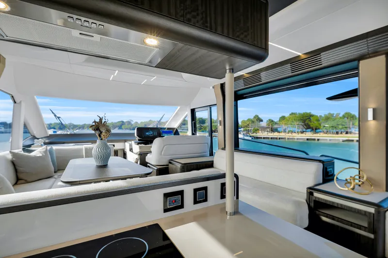 Slide: The Image of Galeon 560 FLY 2025 - 251