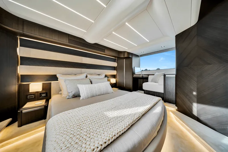 Slide: The Image of Galeon 560 FLY 2025 - 257