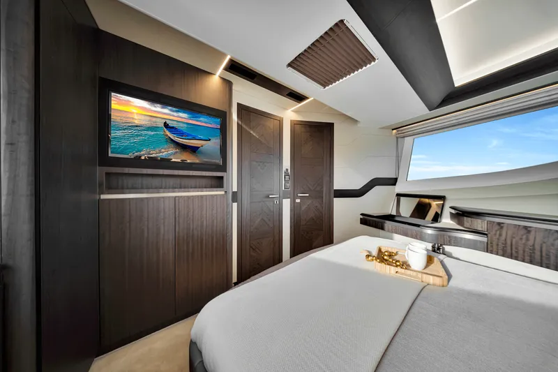 Slide: The Image of Galeon 560 FLY 2025 - 258