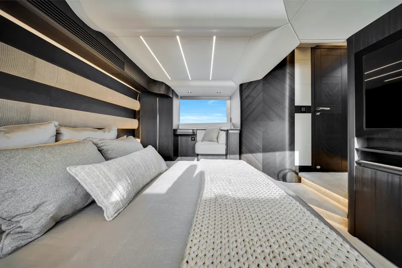 Slide: The Image of Galeon 560 FLY 2025 - 264