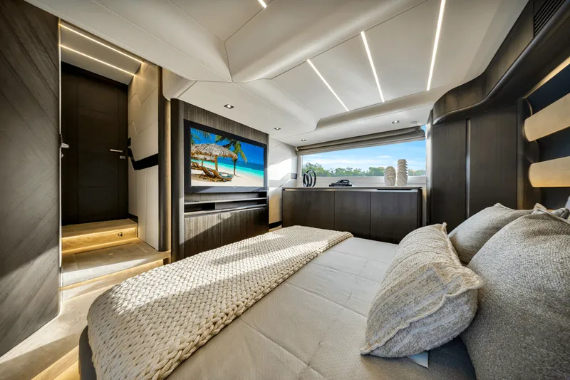 Slide: The Image of Galeon 560 FLY 2025 - 273