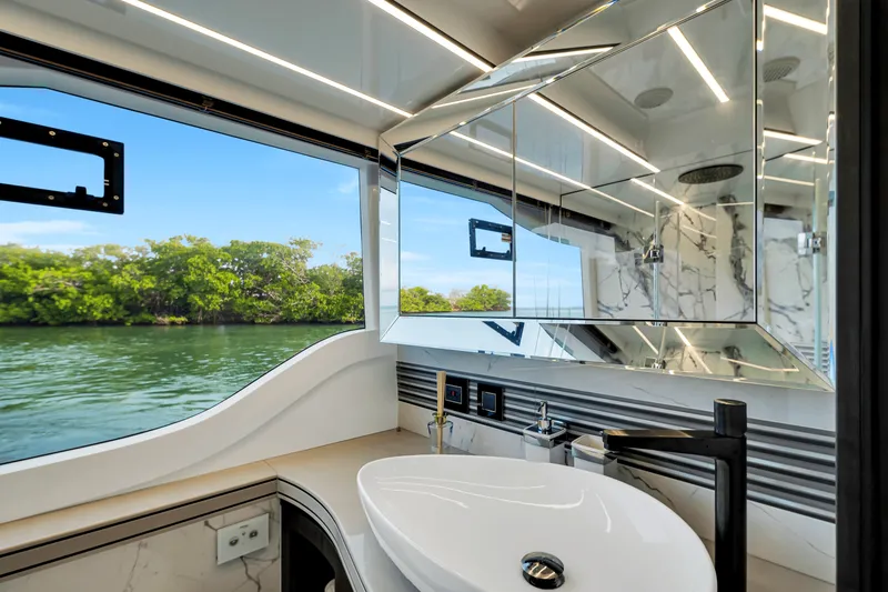 Slide: The Image of Galeon 560 FLY 2025 - 287
