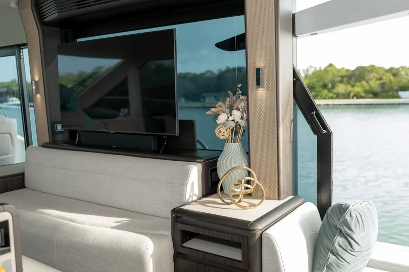 Slide: The Image of Galeon 560 FLY 2025 - 295