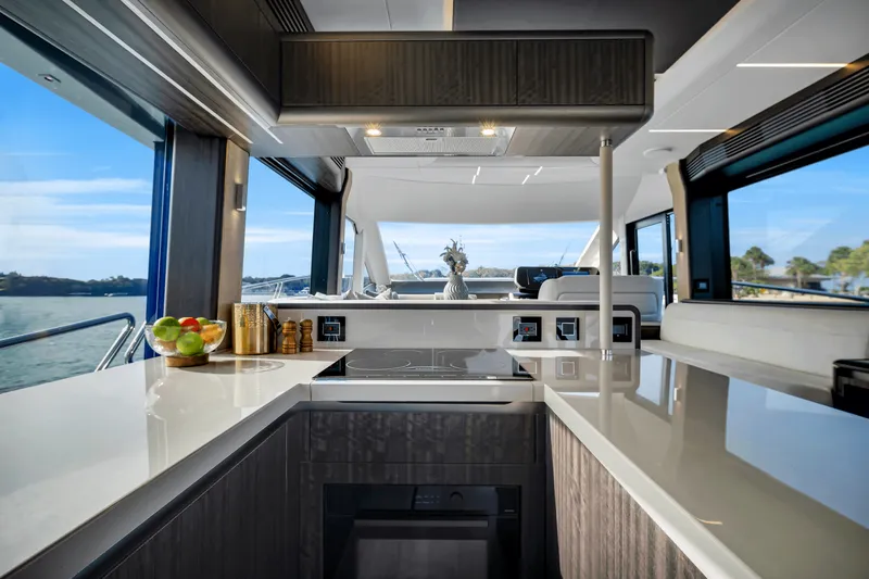 Slide: The Image of Galeon 560 FLY 2025 - 306