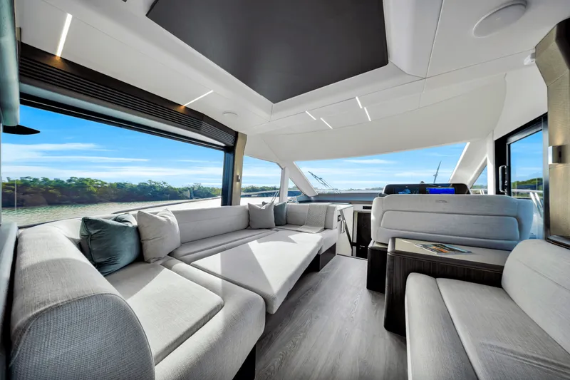 Slide: The Image of Galeon 560 FLY 2025 - 308