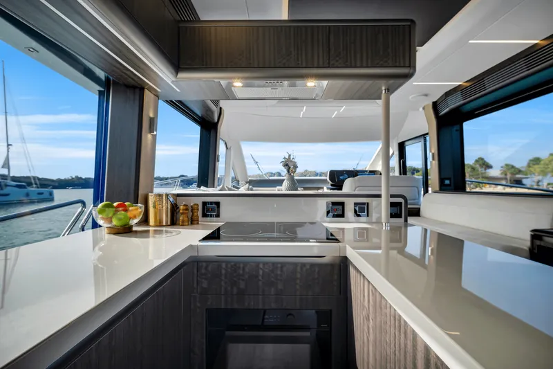 Slide: The Image of Galeon 560 FLY 2025 - 44