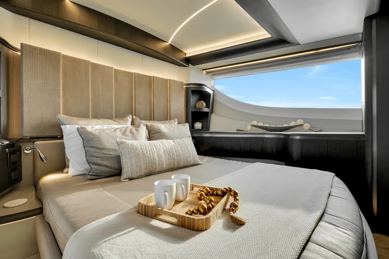 Slide: The Image of Galeon 560 FLY 2025 - 46