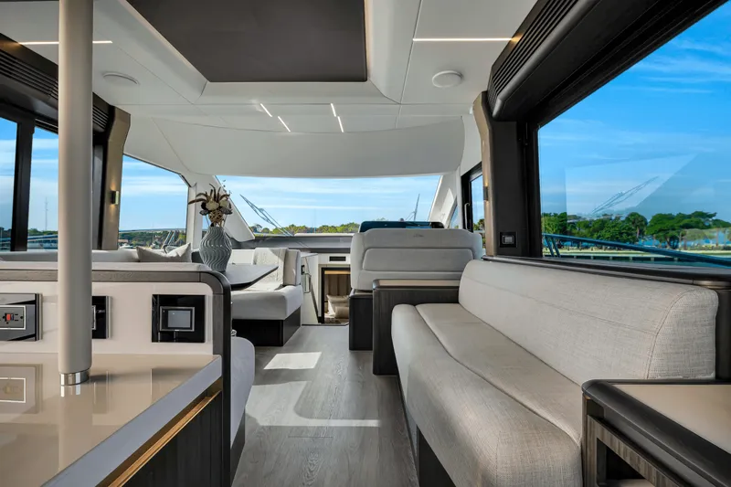 Slide: The Image of Galeon 560 FLY 2025 - 48