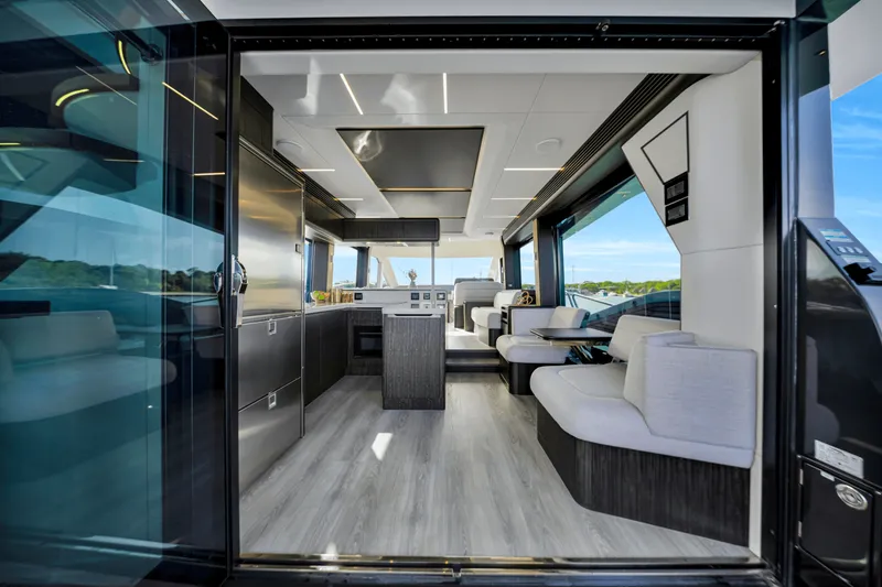 Slide: The Image of Galeon 560 FLY 2025 - 58