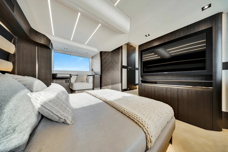 Slide: The Image of Galeon 560 FLY 2025 - 59