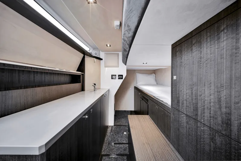 Slide: The Image of Galeon 560 FLY 2025 - 6