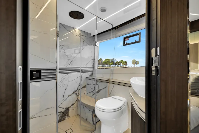 Slide: The Image of Galeon 560 FLY 2025 - 66