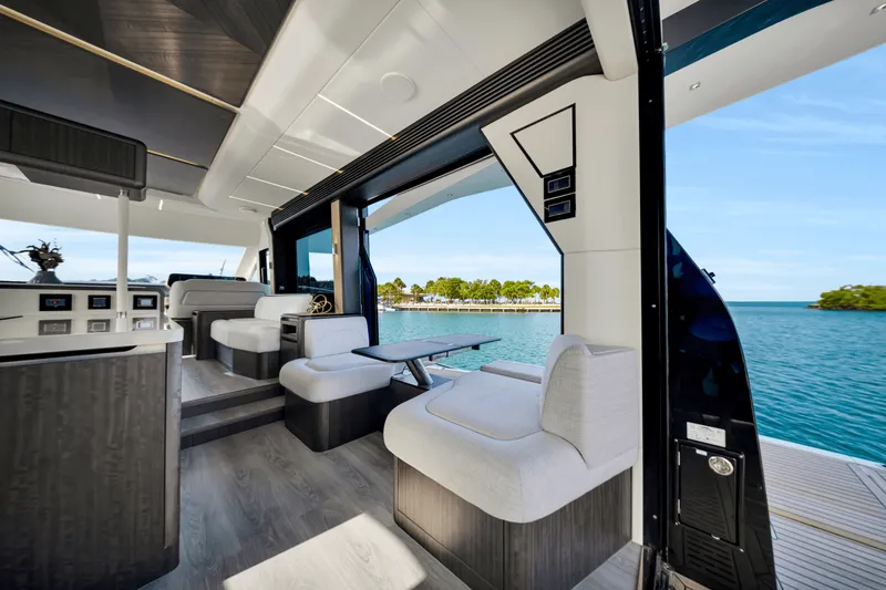 Slide: The Image of Galeon 560 FLY 2025 - 7