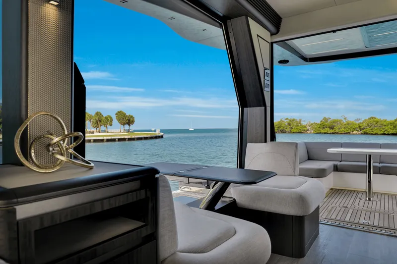 Slide: The Image of Galeon 560 FLY 2025 - 75