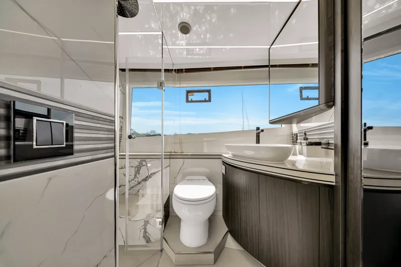 Slide: The Image of Galeon 560 FLY 2025 - 81