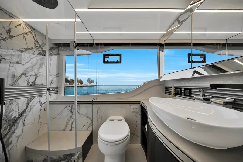 Slide: The Image of Galeon 560 FLY 2025 - 83