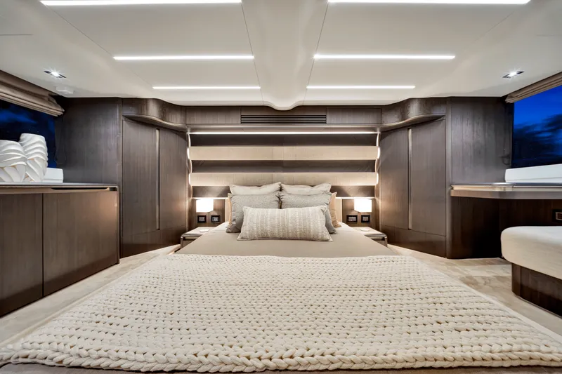 Slide: The Image of Galeon 560 FLY 2025 - 92