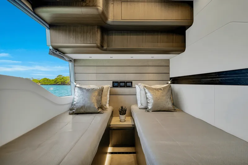 Slide: The Image of Galeon 560 FLY 2025 - 95