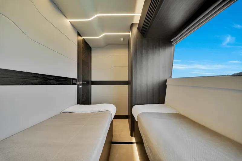 Slide: The Image of Galeon 560 FLY 2025 - 96