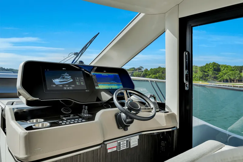 Slide: The Image of Galeon 560 FLY 2025 - 98