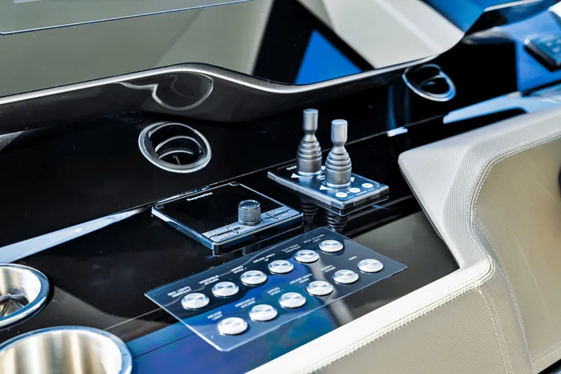 Slide: The Image of Galeon 560 FLY 2025 - 99