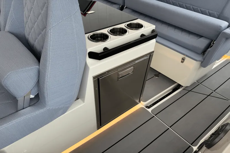 Slide: The Image of Saxdor 320 GTO 2025 - 30