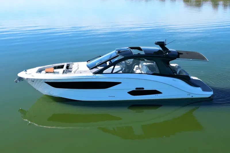 The Image of Sea Ray 370 SUNDANCER 2025 - 0