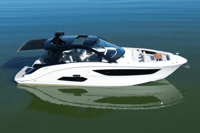 Slide: The Image of Sea Ray 370 SUNDANCER 2025 - 1