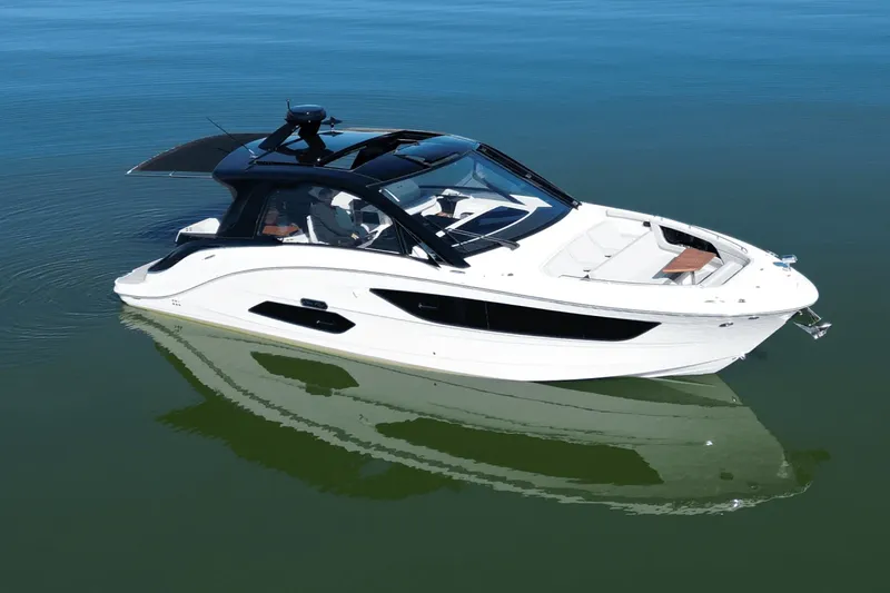 Slide: The Image of Sea Ray 370 SUNDANCER 2025 - 2
