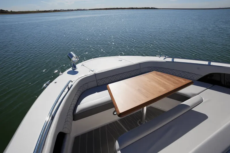 Slide: The Image of Sea Ray 370 SUNDANCER 2025 - 28