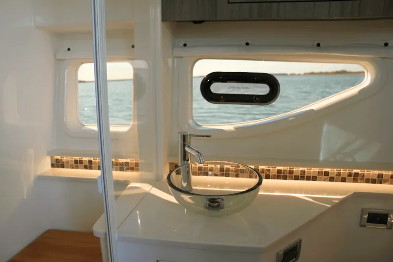Slide: The Image of Sea Ray 370 SUNDANCER 2025 - 43