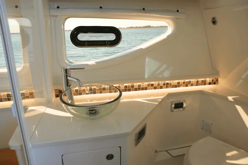 Slide: The Image of Sea Ray 370 SUNDANCER 2025 - 44