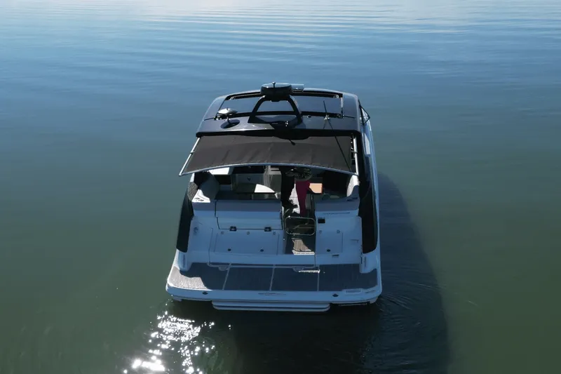 Slide: The Image of Sea Ray 370 SUNDANCER 2025 - 5