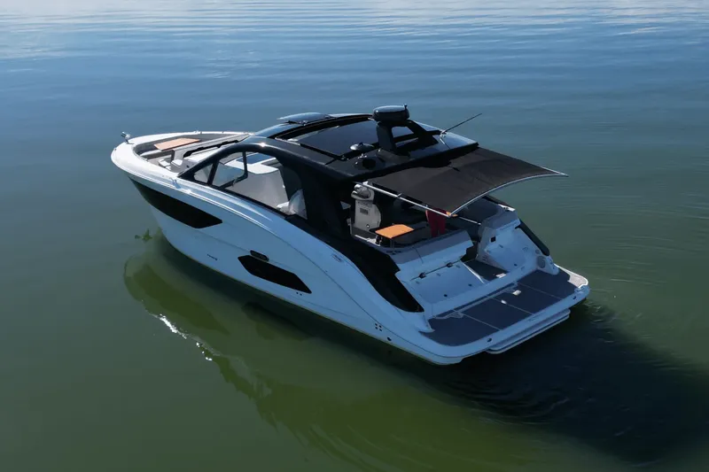 Slide: The Image of Sea Ray 370 SUNDANCER 2025 - 6