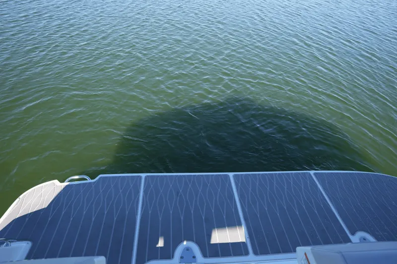 Slide: The Image of Sea Ray 370 SUNDANCER 2025 - 9