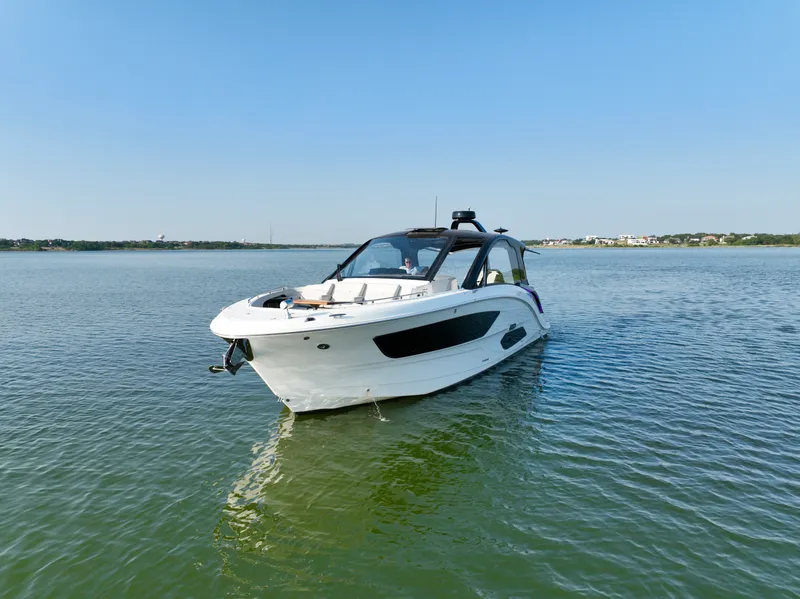 Slide: The Image of Sea Ray Sundancer 370 2025 - 7