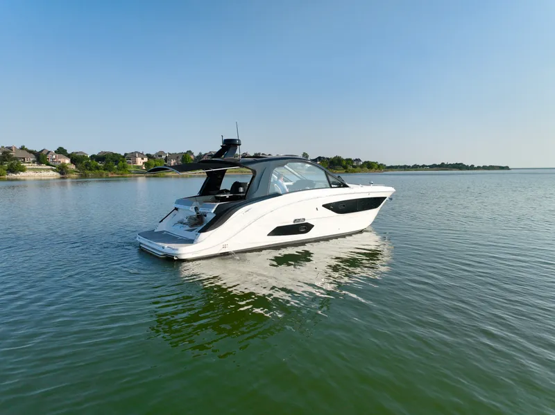 Slide: The Image of Sea Ray Sundancer 370 2025 - 5