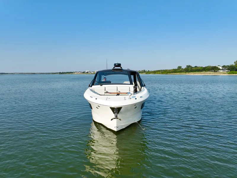 Slide: The Image of Sea Ray Sundancer 370 2025 - 6