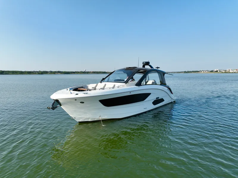 Slide: The Image of Sea Ray Sundancer 370 2025 - 8