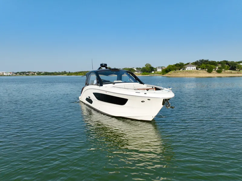 Slide: The Image of Sea Ray Sundancer 370 2025 - 3