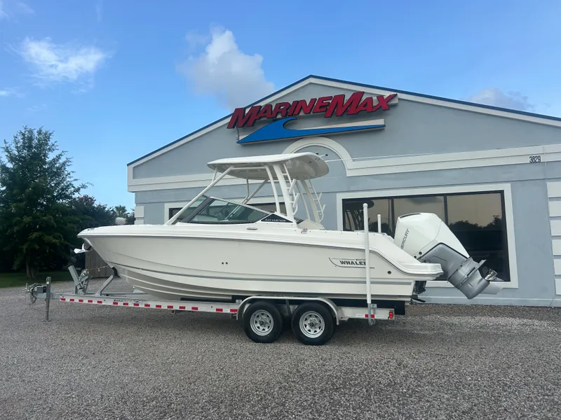 Slide: The Image of Boston Whaler 240 Vantage 2026 - 4