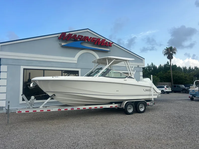 Slide: The Image of Boston Whaler 240 Vantage 2026 - 1