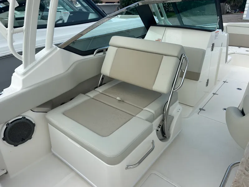 Slide: The Image of Boston Whaler 240 Vantage 2026 - 11