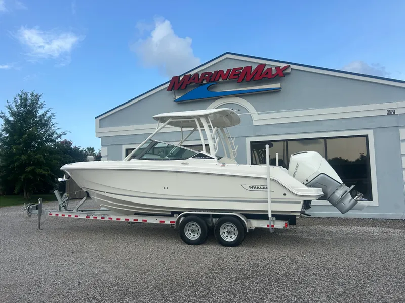 Slide: The Image of Boston Whaler 240 Vantage 2026 - 3