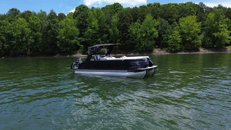 Slide: The Image of Harris GRAND MARINER 250 2026 - 10